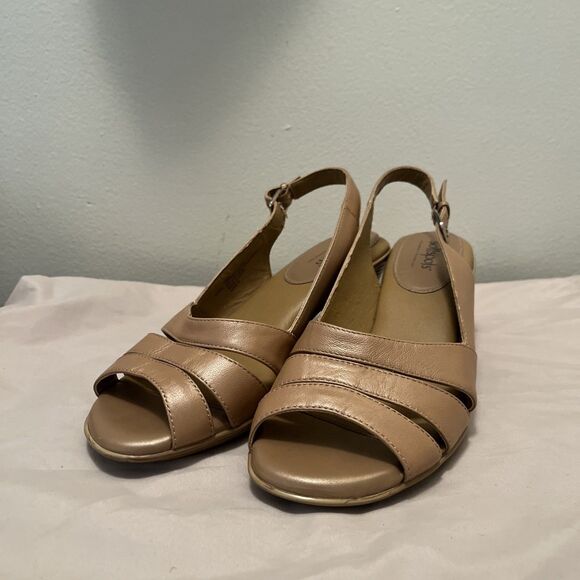 Softspots Neima Women’s Slingback Pillowtop Comfort Sandal, Almond Brown- 9.5WW - Picture 2 of 7